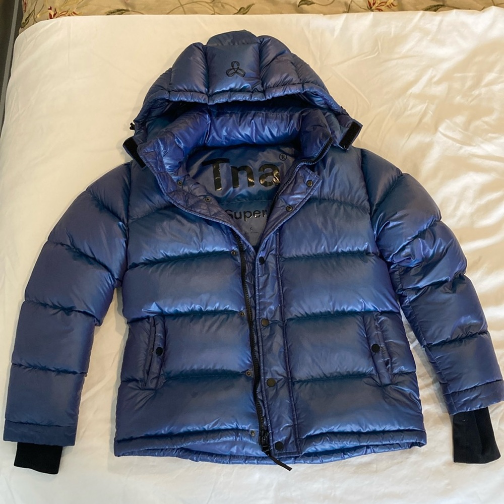 Aritzia TNA Superpuff size small iridescent blue